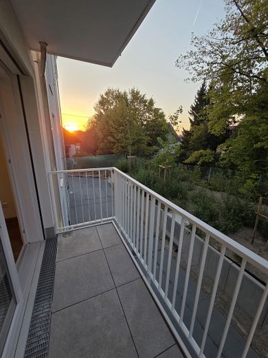 Neubau - Erstbezug - sofort verfügbar! Exklusive 2-Zi-Wohnung mit EBK und Balkon sowie Tiefgarage – Balkon