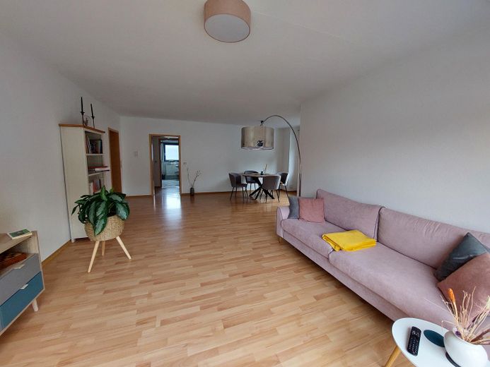 Eigennutzer aufgepasst: Helle, neuwertige Eigentumswohnung in Differten zu verkaufen! – Wohn Esszimmer