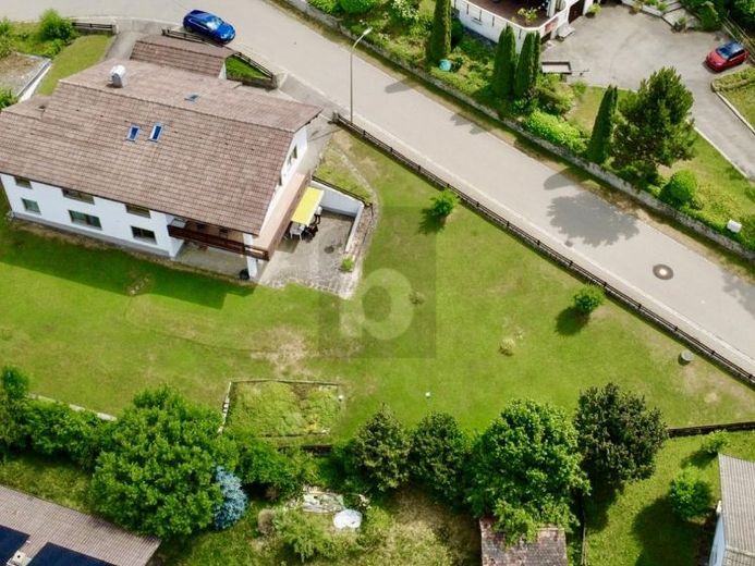 HOCHWERTIG, RUHIGE LAGE UND VIEL PLATZ – फोटो 1