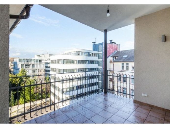 4 Zimmer im Westend: Hochwertig möblierte 4 Zimmerwohnung mit Loggia im top renovierten Altbau – फोटो 1