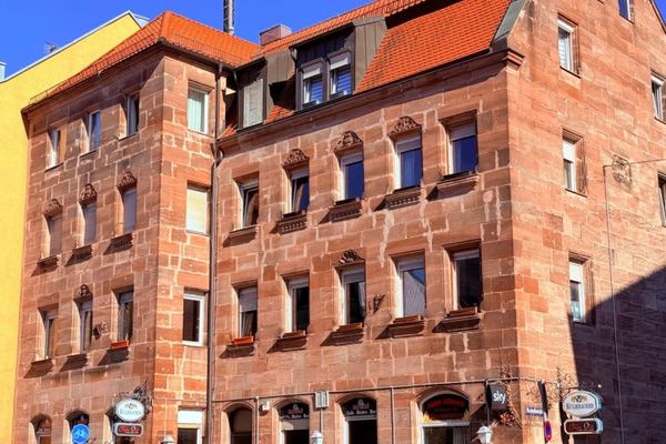 Affare da reddito: Storico edificio residenziale e commerciale di charme, con garage e prospettive