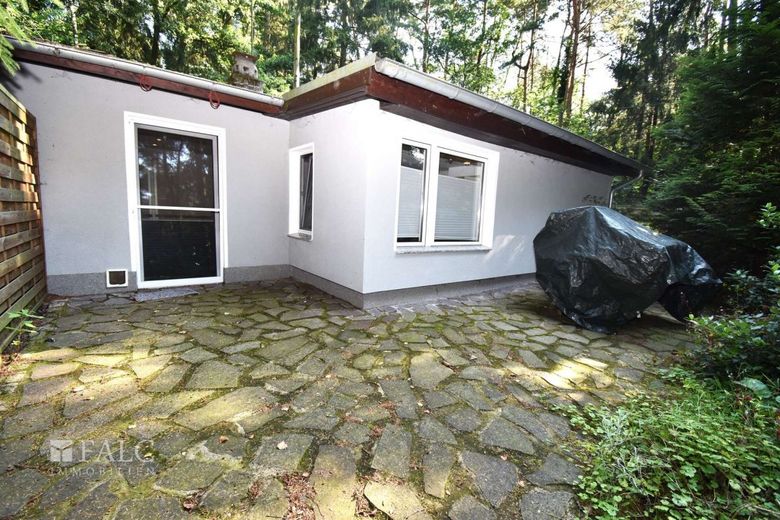RESERVIERT!! Saniertes Wochenendhaus im Wald – Terrasse