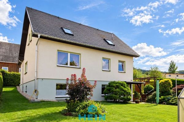 Traumhaftes Platzwunder mit grünem Gartenparadies – Ihr neues Zuhause mit Potenzial in Lauter!