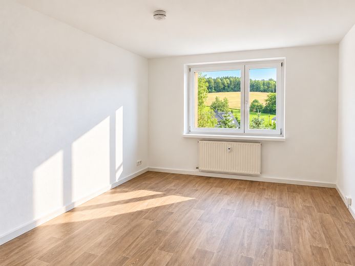 Appartamento di 3 locali completamente ristrutturato con ampio balcone e splendida vista a Thum – Referenzfoto Schlafzimmer