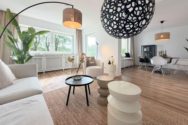 Helle, große Wohnung in gepflegtem Haus. Bezugsfertig und provisionsfrei