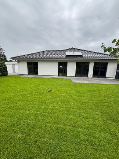 Casa unifamiliare, bungalow 2019 in condizioni pari al nuovo in bella posizione – Foto 1