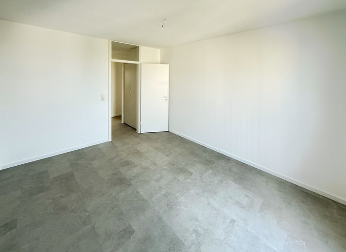 Appartamento di 3 locali completamente ristrutturato con vista panoramica, cucina componibile e garage – Schlafzimmer