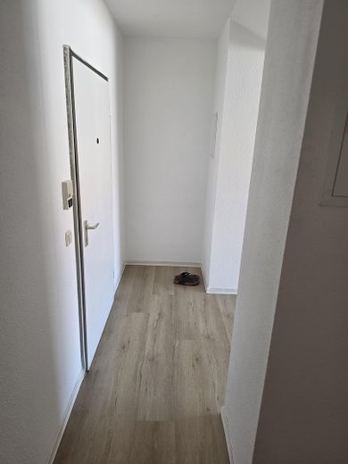 Abitazione maisonette di 4 locali inondata di luce con vista panoramica – senza provvigione, da privato – Eingangstür / Garderobe