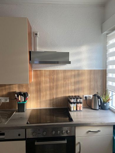Renoviert, 2,5 ZKB Zentral ruhig, eigener Garten, möbliert – Küche