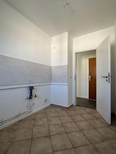 Frisch sanierte 3-Raumwohnung mit Balkon inklusive Einbauküche!!! – Küche II