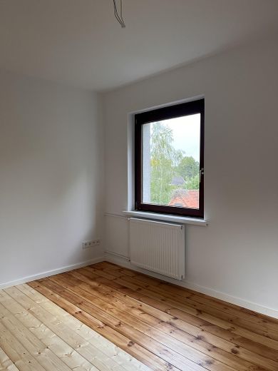 ***NEU***2-Zimmer Whg, teilsaniert & in Uni-Lage*** – Wohnzimmer