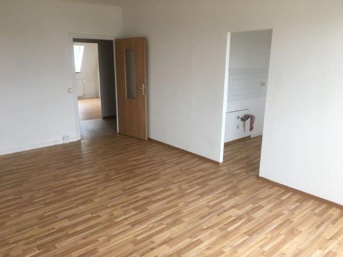 Einziehen & wohlfühlen: Modernes Zuhause mit Balkon und stylischem Bad im Zentrum. – फोटो 1