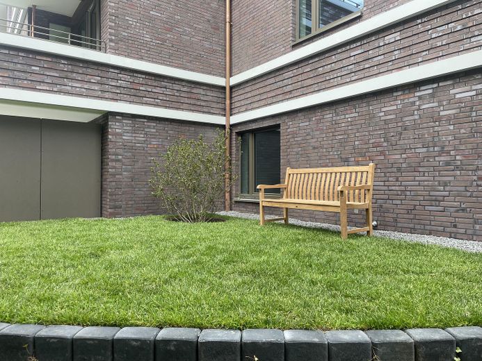 Absoluter Highlight! Urbaner Wohntraum mit Blick ins Grüne – Garten
