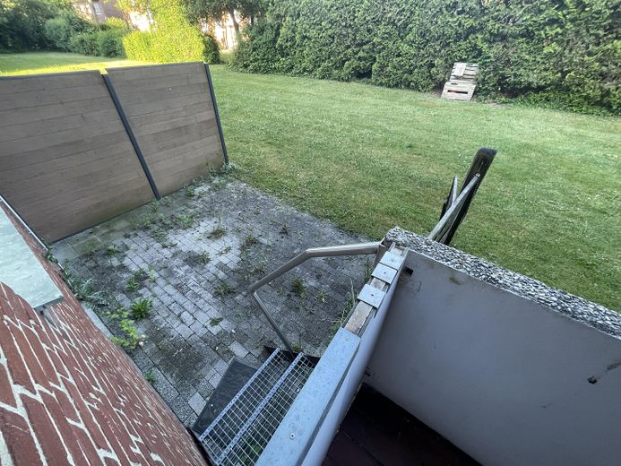 Terasse neben Balkon