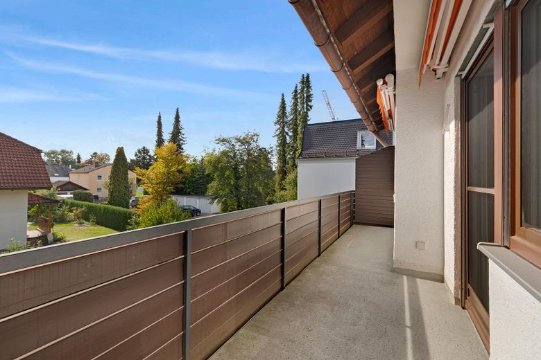 İki yaşam katına sahip 99 m² dubleks daire ve tek araçlık garaj – Balkon