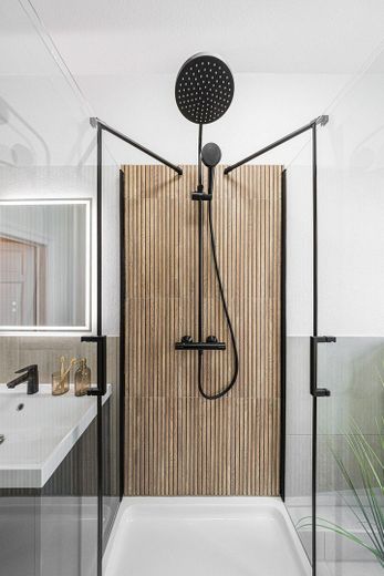 *Erstbezug nach Modernisierung: 2-R Altbau-Wohnung im Leipziger Norden | WG geeignet* – Dusche