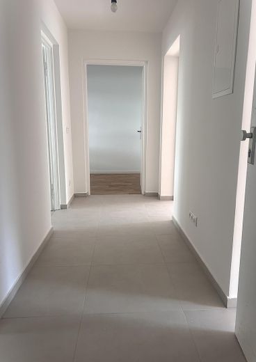 Sanierte helle 3 Zimmerwohnung mit Balkon – Flur