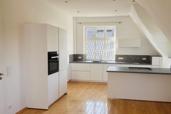 Magnifique appartement d’environ 135 m² avec jardin, balcon et place de garage