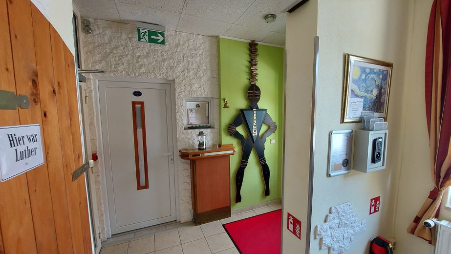 Hotel garni - Kauf oder Pacht ? Ihre Zukunft in der Hotellerie / evt. Altenpflege – Rezeption