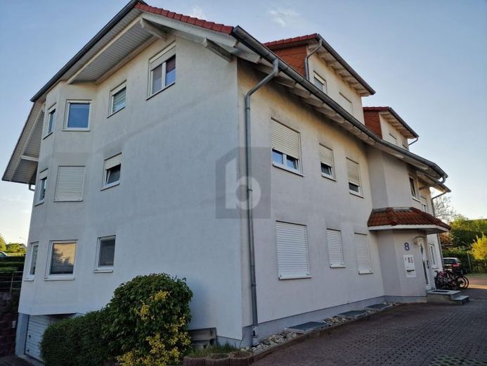 DACHGESCHOSSWOHNUNG MIT CHARME – Photo 1