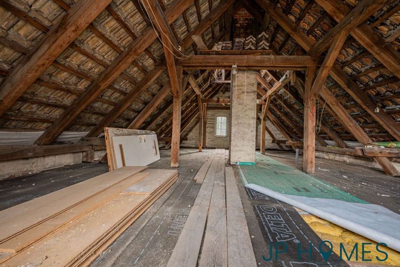 Zweifamilienhaus in ruhiger Naturlage mit Wassernähe- saniertes ehemaliges Bahnhofs-Häuschen – Ausbaureserve/Dachboden (OG)
