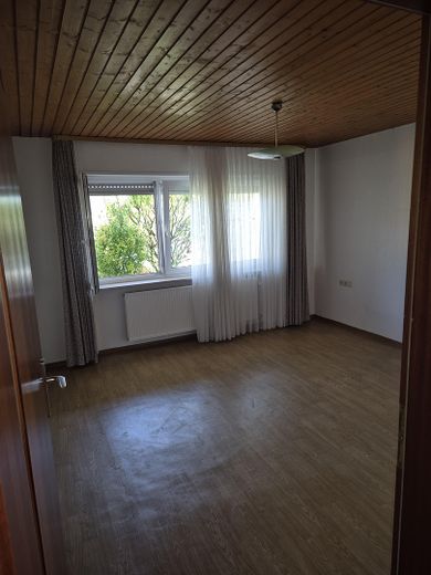 Einfamilienhaus mit Einliegerwohnung, Wintergarten, Garage und Gartenparadies auf 708 m2 – Schlafzimmer EG