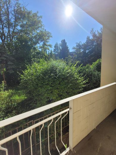 Bezugsfreie helle Wohnung mit Südwestloggia – Foto 9