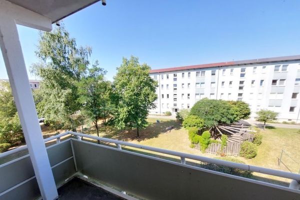 Piękne mieszkanie 4-pokojowe z zabudowaną kuchnią i balkonem