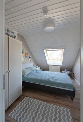 Moderne DG-Wohnung mit viel Charme – Schlafen 1