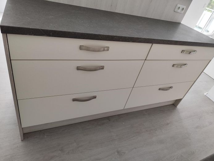 3-Zimmer Etagenwohnung mit Balkon in Tornesch zum Verkauf – Kücheninsel