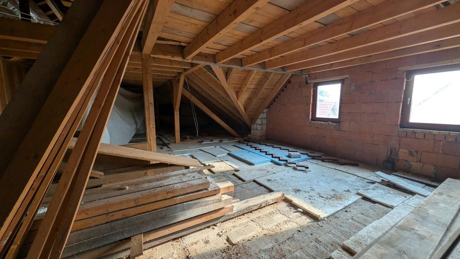 RENDITE > 7% mgl. o. Eigennutzung und Kapitalanlage kombiniert-MFH mit Ausbaupotenzial rd.350 m2 – Dachboden Anbau