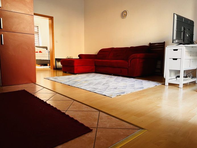 Helle 2-Zimmerwohnung mit Balkon im Zentrum von Zwickau – Wohnzimmer