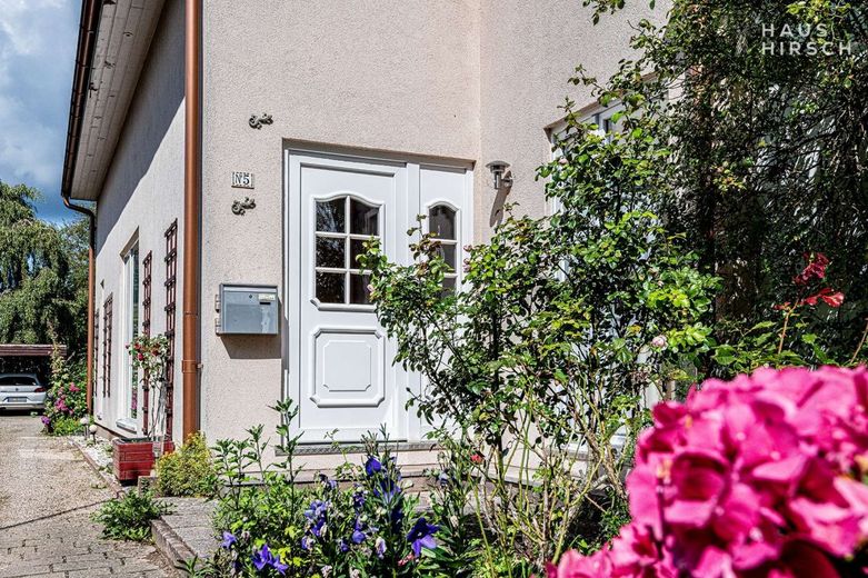 Großzügiges, energieeffizientes Architektenhaus in Am Hagen – Haustüre