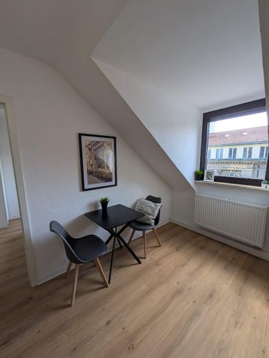 Piso amueblado de 2 habitaciones en Stuttgart-Oeste – Tisch 