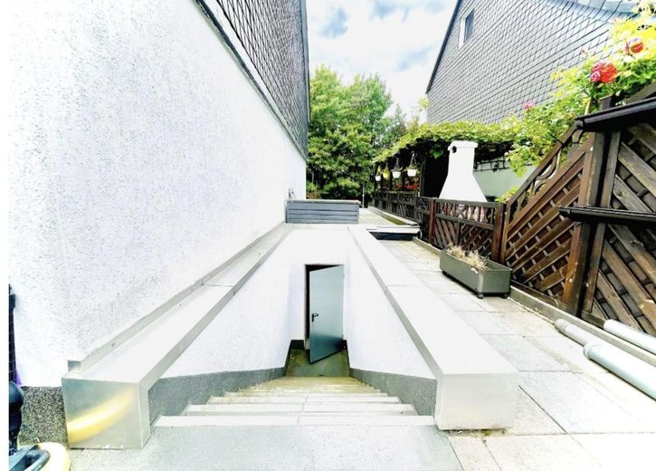 Liebevoll modernisiertes EFH, EEK B, mit Terrasse, Dachterrasse & Garage – Foto 1