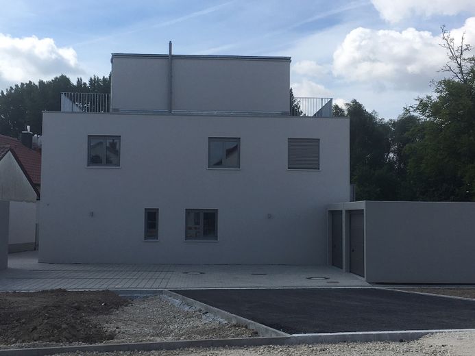 Lussuoso attico con ampia terrazza – Hausansicht