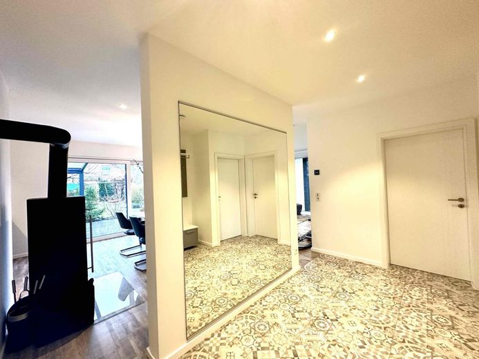 Garderobe EG