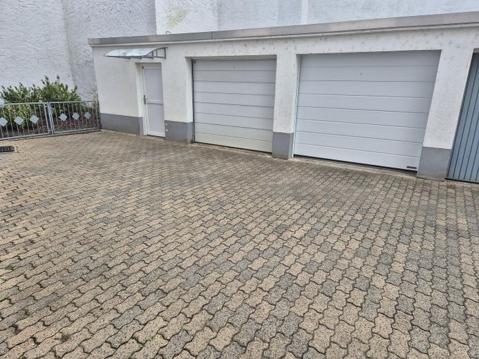Werkstatt + Garage