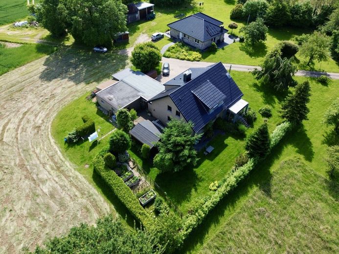 Naturnah leben &amp; Aussicht genießen - mit Garten und Doppelgarage in Exter – Vogelperspektive
