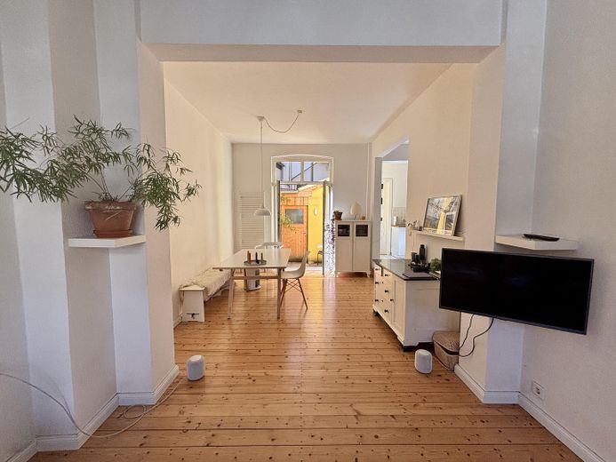 Mid-terrace house, side street in Fesenfeld, very good state of renovation, approx. 102.4 m², approx. €4,297/m² – Photo 3
