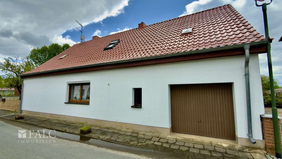 Familienfreundliches Handwerkerhaus mit Potenzial nahe Erfurt – Außenansicht