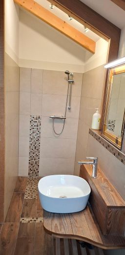 Arrivare. Respirare. Sentirsi a casa. Casa d'architetto in costruzione ecologica in legno – OG Bad  Dusche