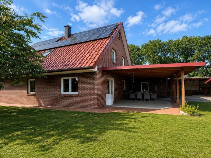 DOM RODZINNY Z WYJĄTKOWĄ ATMOSFERĄ – Zdjęcie 1