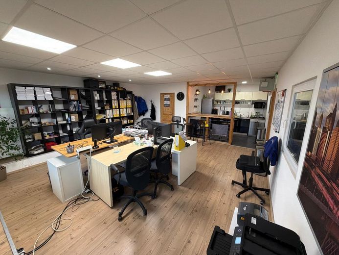 Lager- und Produktionshalle mit Büro – Büro_2