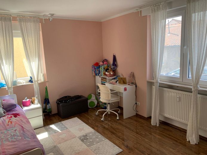 Modernisierte 3-Zimmer Wohnung mit Terrasse & Stellplatz – Kinderzimmer