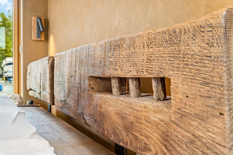 Massivholz-Bett aus Eiche