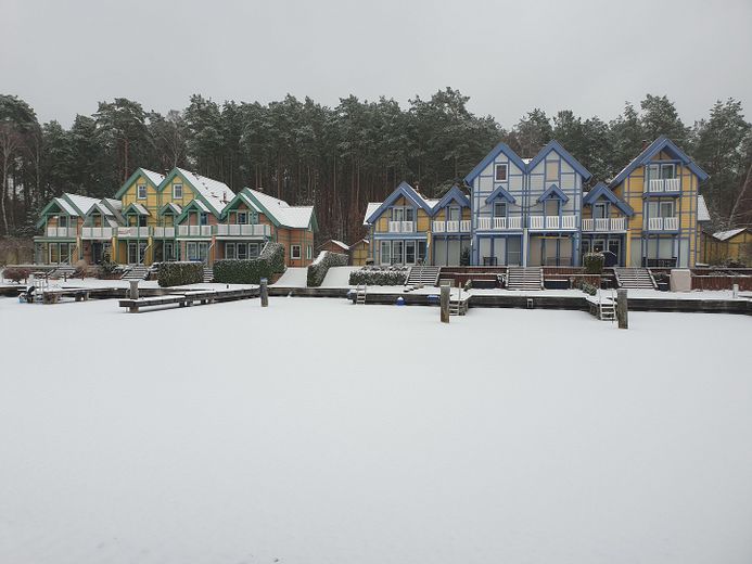 Ferienhaus mit eigenem Bootssteg im Hafendorf Rheinsberg – Aussicht von der Terrasse