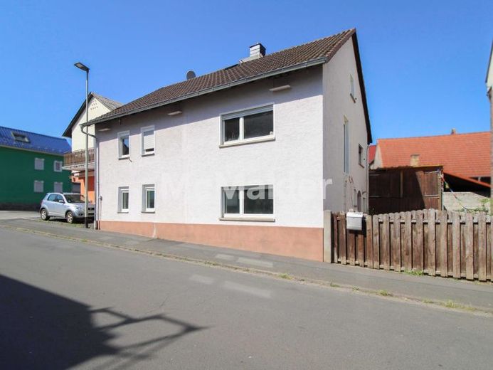 Geef uw nieuwe thuis vorm: te renoveren eengezinswoning inclusief hal in Villingen – Foto 1