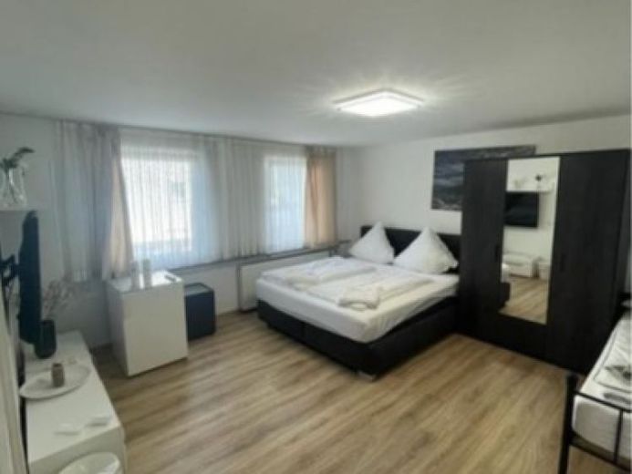MEHRFAMILIENHAUS MIT 6WOHNEINHEITEN – Foto 1