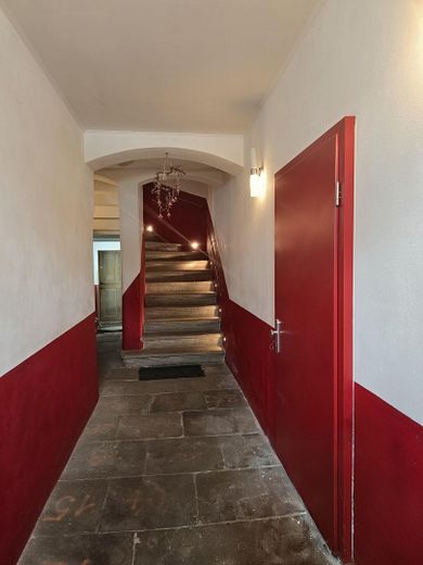 Denkmalgeschütztes Wohn- und Geschäftshaus direkt gegenüber dem Schloss Klippenstein – Treppenhaus